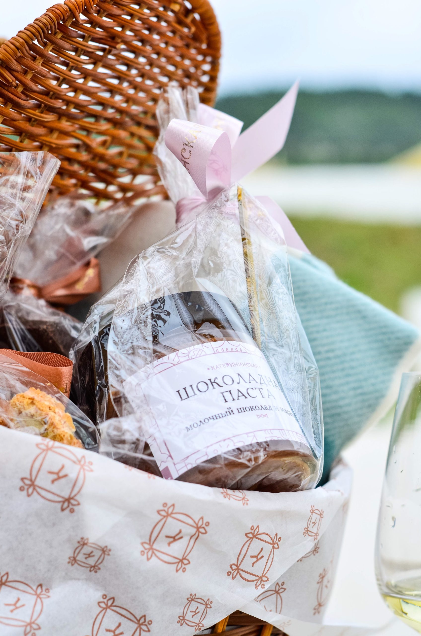 Gourmet gift basket